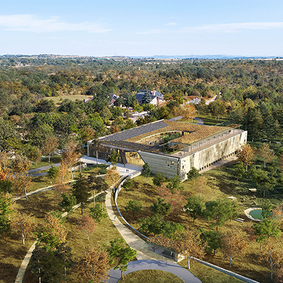 Un bâtiment bioclimatique dans les Causses Comtal