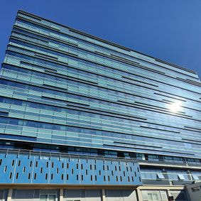 Hopital de Brive La Gaillarde avec une façade double peau