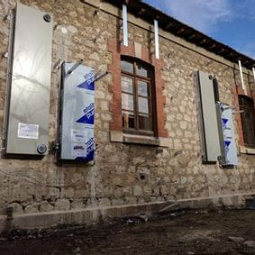 Un module de rénovation par l'extérieur e2vent installé sur la façade extérieure
