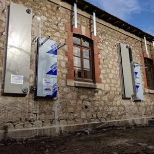 Un module de rénovation par l'extérieur e2vent installé sur la façade extérieure