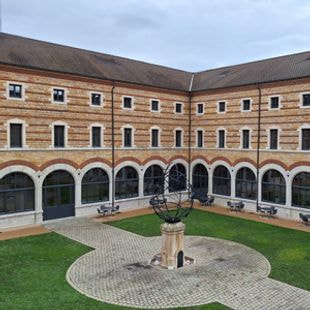 devanture de l'hôtel fourvière à lyon